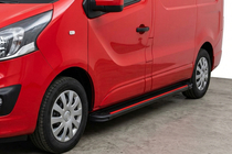 Renault Trafic 2015- Progi Boczné Maya Red-Black (2 szt., Aluminium) zdjęcia 1