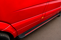 Volkswagen Crafter 2006-2016 Progi Boczné Maya Red (2 szt., Aluminium) Średni Rozstaw Osi zdjęcia 4