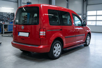 Volkswagen Caddy 2004-2010 Progi Boczné Maya Red (2 szt., Aluminium) zdjęcia 1