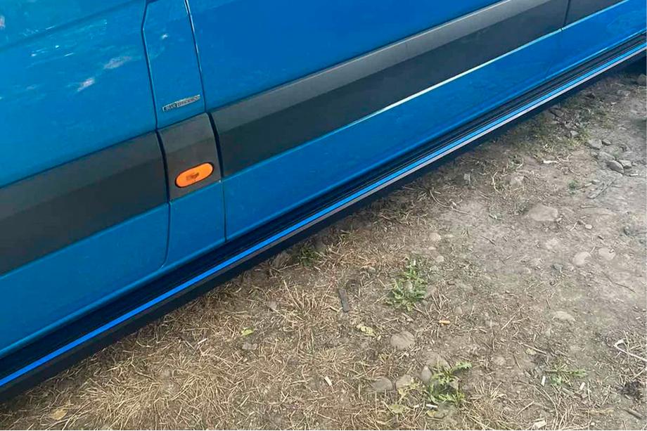 Volkswagen Crafter 2006-2016 Progi Boczné Maya Blue (2 szt., Aluminium) Long/ExtraLong Image