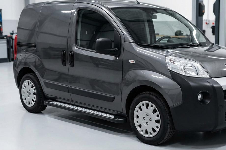 Fiat Fiorino/Qubo 2008-2024 Progi Boczne New Vision Black (2 szt., Aluminium) Image