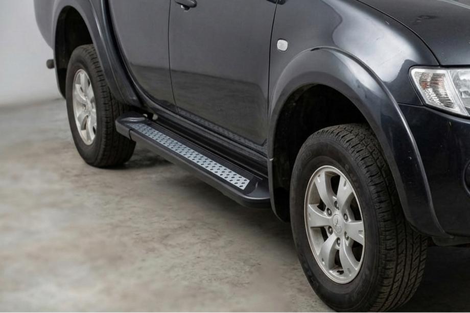 Fiat Fullback 2016- Progi Boczne New Vision Black (2 szt., Aluminium) Image