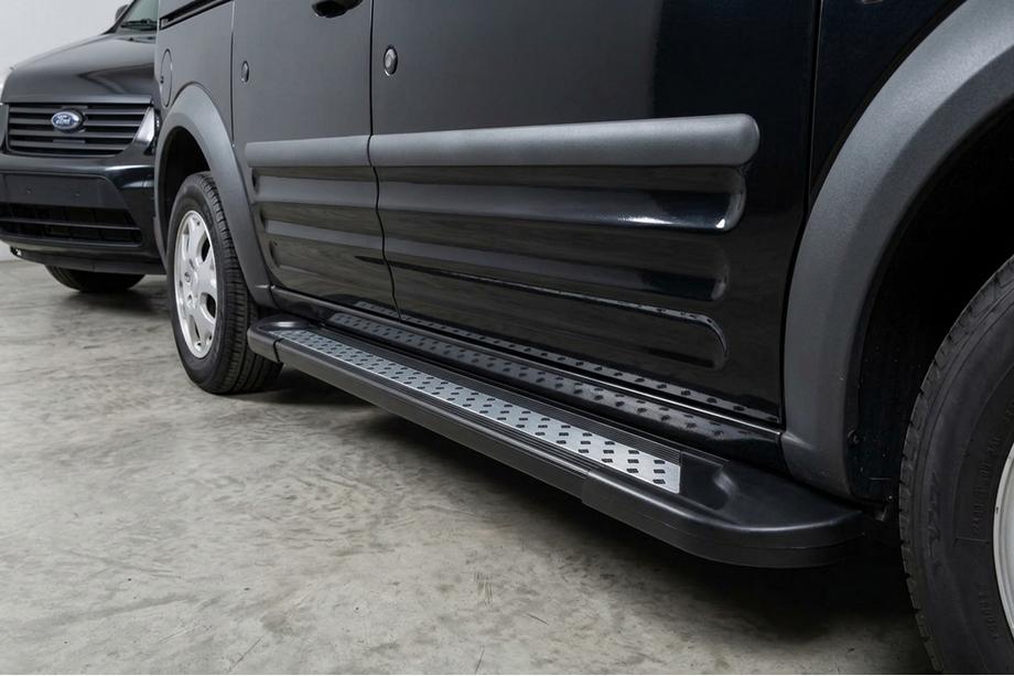 Ford Connect 2006–2009 Progi Boczne New Vision Black (2 szt., Aluminium) Baza Standardowa Image