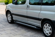 Peugeot Partner 1996-2008 Progi Boczne New Vision Black (2 szt., Aluminium) zdjęcia 1