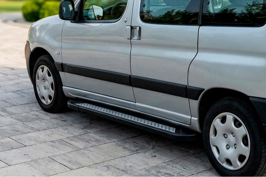 Peugeot Partner 1996-2008 Progi Boczne New Vision Black (2 szt., Aluminium) Image