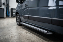 Renault Master 2011-2023 Progi Boczne New Vision Black (2 szt., Aluminium) zdjęcia 1