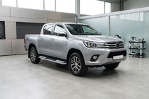 Toyota Hilux 2015- Progi Boczné Tayga V2 (2 szt., Aluminium) zdjęcia 1
