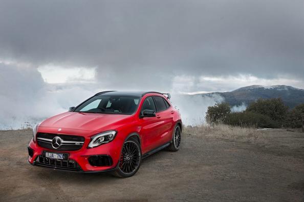 Przegląd kompaktowego zwrotnicy Mercedes-Benz GLA-Class