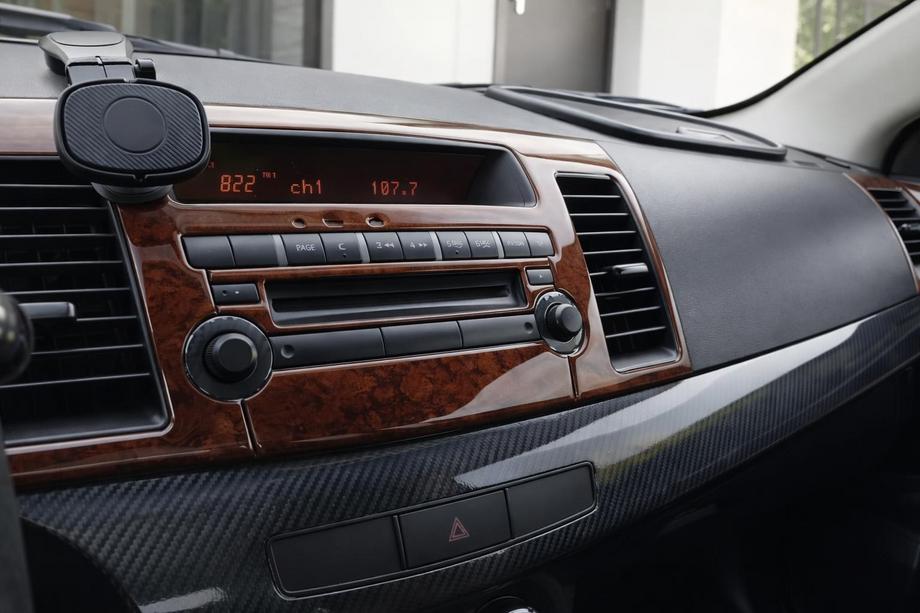 Mitsubishi Lancer X 2008- Nakładki na deskę rozdzielczą (Meric) Image