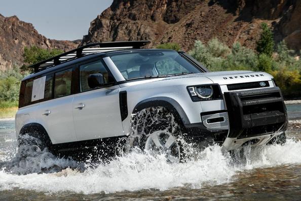 Premiowy pięciodrzwiowy suv Land Rover Defender 110