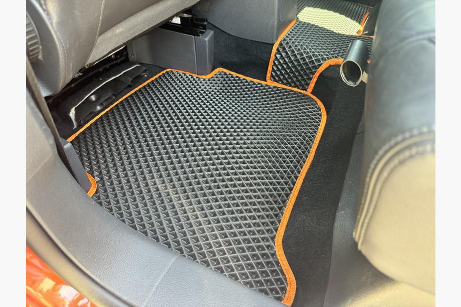 Volkswagen Touran 2003-2010 Dywaniki EVA (czarne) Zdjęcia 12