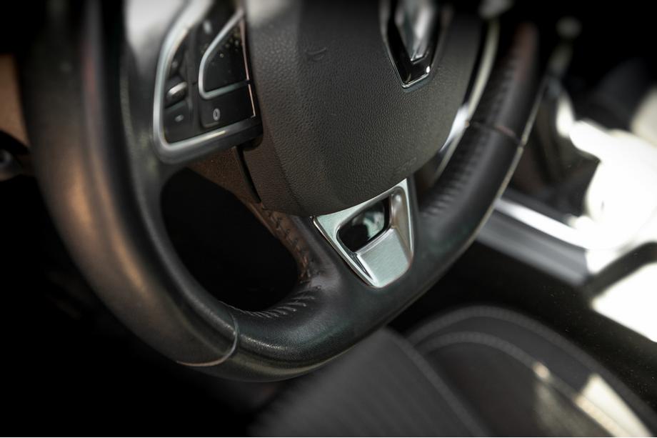 Renault Megane IV 2016-2025 Nakładka na Kierownicę Stal Nierdzewna Image