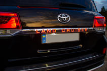 Toyota Land Cruiser 200 2007-2021 Listwa LED nad tablicą rejestracyjną (2016+) zdjęcia 3