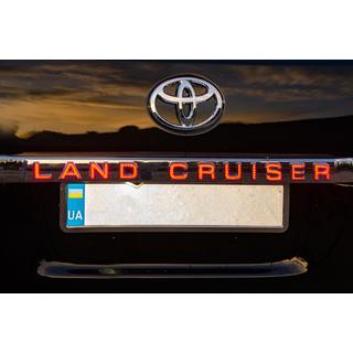 Listwa LED nad tablicą rejestracyjną (2016+) Toyota Land Cruiser 200 2007-2021 zdjęcia 4