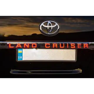 Listwa LED nad tablicą rejestracyjną (2016+) Toyota Land Cruiser 200 2007-2021 zdjęcia 4