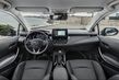 Hybrydowy sedan Toyota Corolla zdjęcia 6