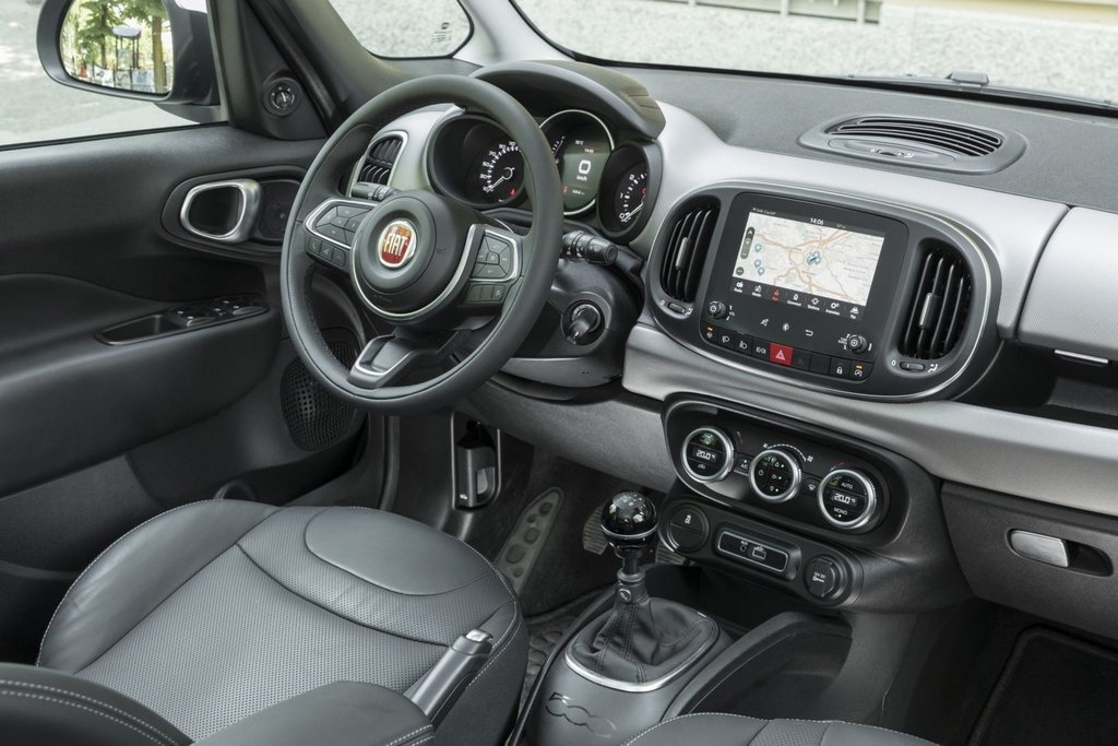 Przegląd kompaktowego minivana 500L