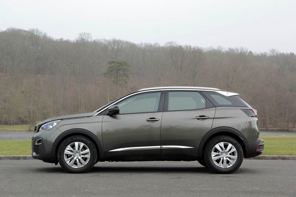 Kompaktowy crossover Peugeot 3008 drugiej generacji