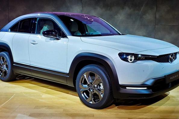 Zwrotnica Mazda MX-30: pierwszy seryjny samochód elektryczny japońskiej firmy