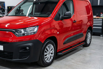 Opel Combo 2019- Progi Boczné Maya Red (2 szt., Aluminium) zdjęcia 1