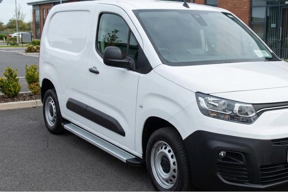 Opel Combo 2019- Progi Boczne Maya V2 (2 szt., Aluminium) Image