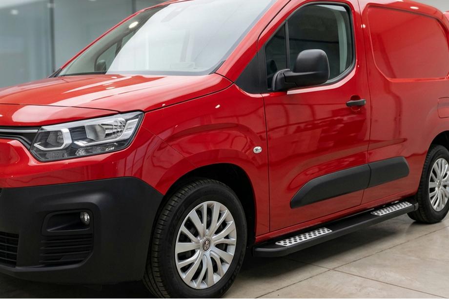 Opel Combo 2019- Progi Boczné Tayga V2 (2 szt., Aluminium) Image