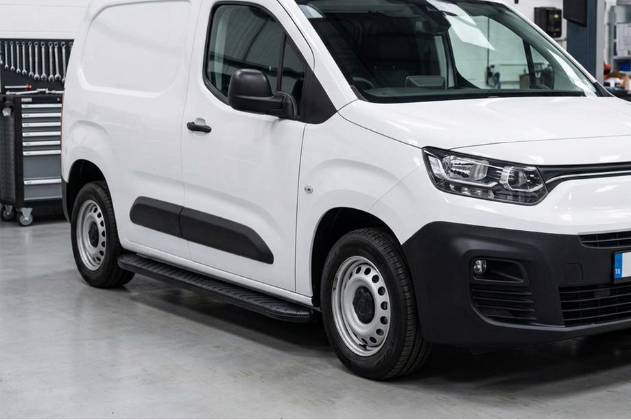 Opel Combo 2019- Progi Boczné Bosphorus Black (2 szt., Aluminium) Image