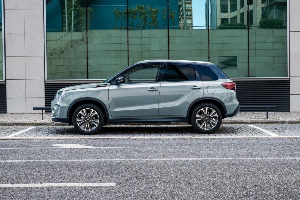 Przegląd kompaktowego crossovera Suzuki Vitara