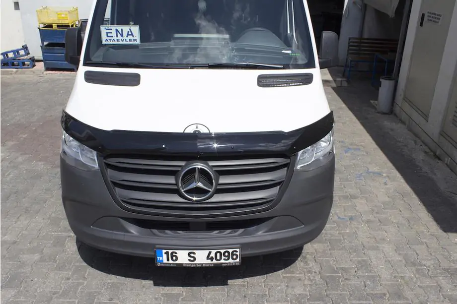 Mercedes Sprinter W907/W910 2018- Deflektor maski (EuroCap) Zdjęcia 13