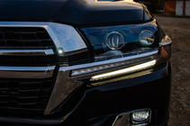 Toyota Land Cruiser 200 2007-2021 Brewki na reflektory z LED (2016↗) zdjęcia 5
