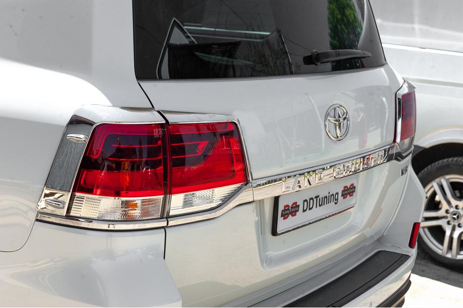 Toyota Land Cruiser 200 2007-2021 Chromowane Nakładki na Tylne Lampy (2015+, 4 szt., Plastik) Image