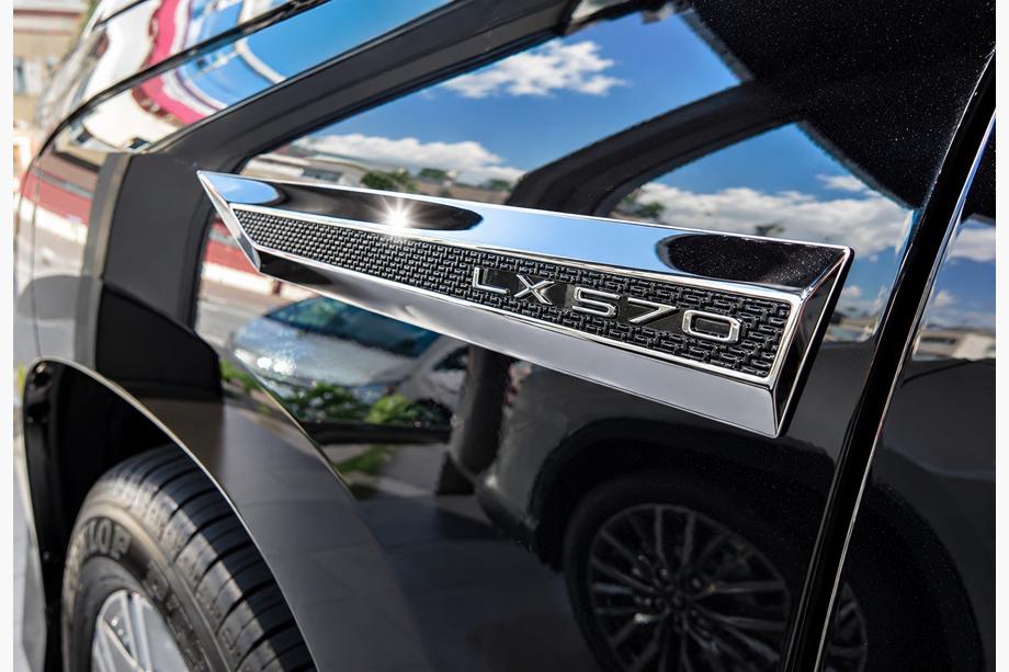 Lexus LX570/450d 2008-2022 Zestaw emblematow w stylu karbon (4 szt) Image