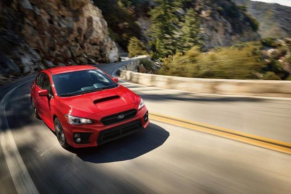 Zaktualizowany sportowy sedan Subaru WRX