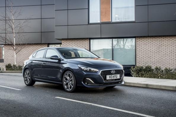 Recenzja kompaktowego liftbacka Hyundaia i30 Fastback