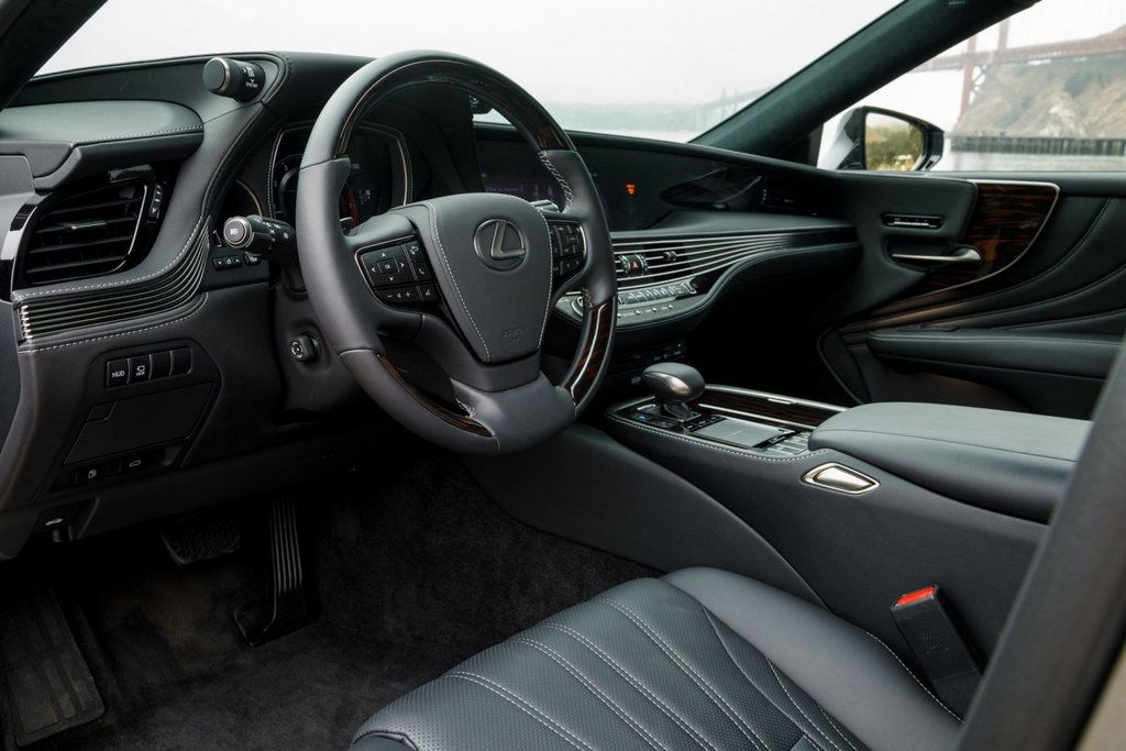 Pełnowymiarowa luksusowej sedan Lexus LS 500
