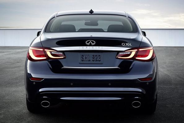 Przegląd nagrody sedana Infiniti Q70 Zdjęcie 12