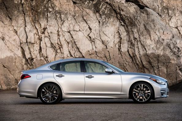 Przegląd nagrody sedana Infiniti Q70 Zdjęcie 3