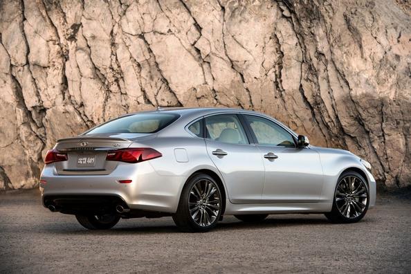 Przegląd nagrody sedana Infiniti Q70 Zdjęcie 4