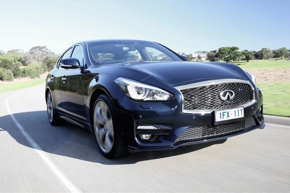 Przegląd nagrody sedana Infiniti Q70 Zdjęcie 11