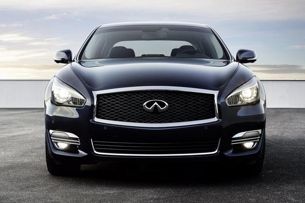 Przegląd nagrody sedana Infiniti Q70 Zdjęcie 10