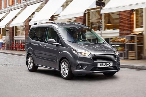 Przegląd kompaktowego minivana Forda Tourneo Courier