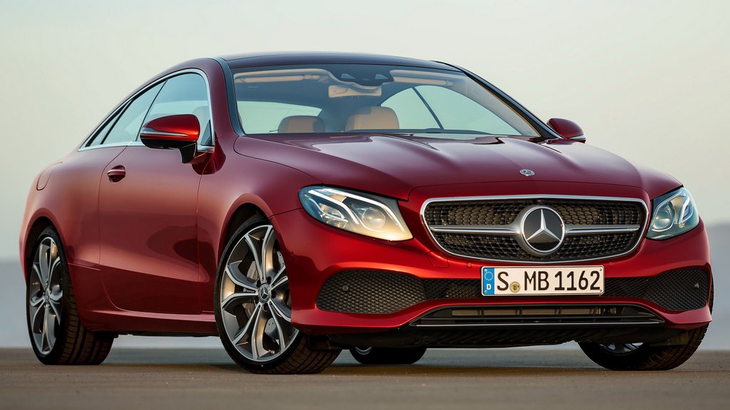 Recenzja średniej wielkości coupe Mercedes-Benz E-Class Coupe