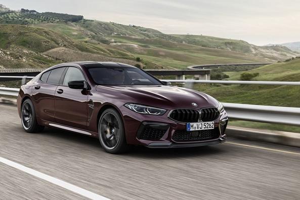 Przegląd sportowy sedan BMW M8 Gran Coupe Zdjęcie 3