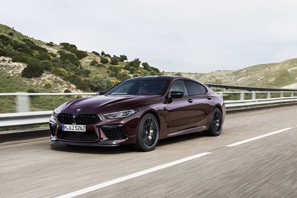 Przegląd sportowy sedan BMW M8 Gran Coupe Zdjęcie 2