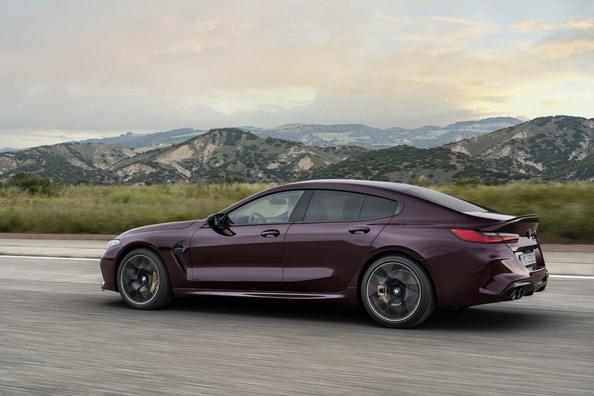 Przegląd sportowy sedan BMW M8 Gran Coupe Zdjęcie 7