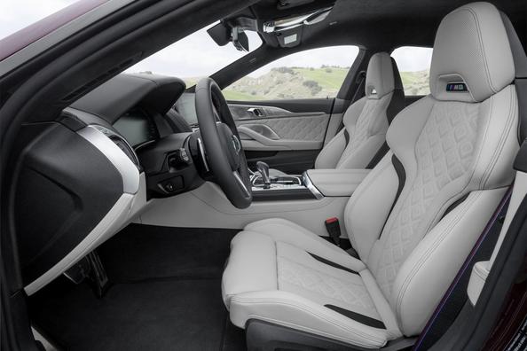 Przegląd sportowy sedan BMW M8 Gran Coupe Zdjęcie 11