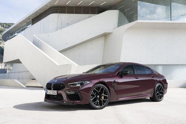 Przegląd sportowy sedan BMW M8 Gran Coupe Zdjęcie 10