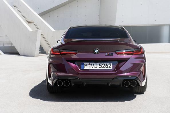 Przegląd sportowy sedan BMW M8 Gran Coupe Zdjęcie 6
