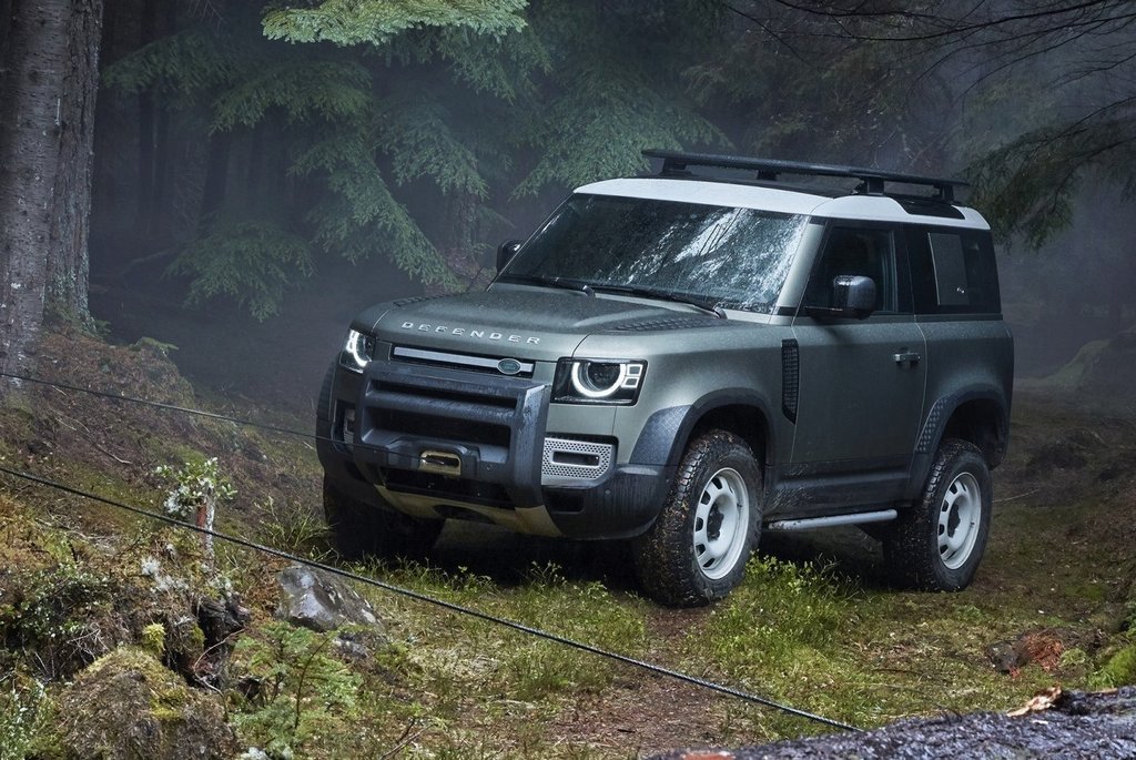 Premiowy trzydrzwiowy suv Land Rover Defender 90