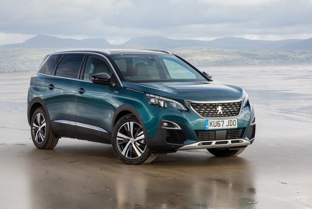 Druga generacja crossovera Peugeot 5008